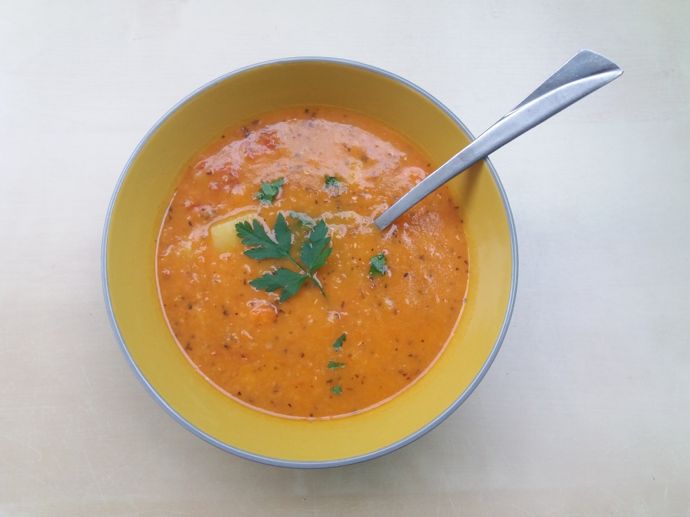 zupa z soczewicy czerwonej z pomidorami